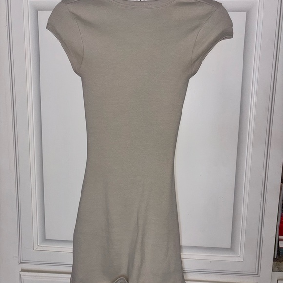 Zara Cream Ribbed Cap-Sleeve Ruched Tee - Picture 5 of 5